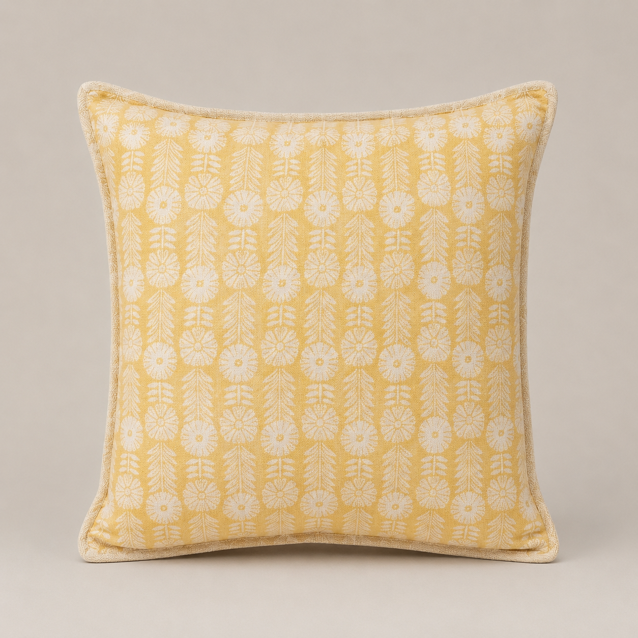 Sunlit Daisy Pattern Cushion